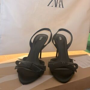 Zara Bow Trimmed Heel Fabric Sandals. NWT size 39 US 8.